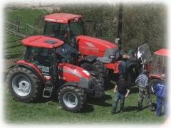 Bohuovsk traktorida 2012  traktory McCormick T100 max a MTX 165, vpravo malotraktor AGT 835