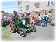 Bohuovsk traktorida 2012  zatek tzv. spanil jzdy u budovy kulturnho domu