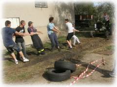 Bohuovsk traktorida 2012  pokus taen traktoru na lan prostednictvm spolen sly vtho potu dobrovolnk