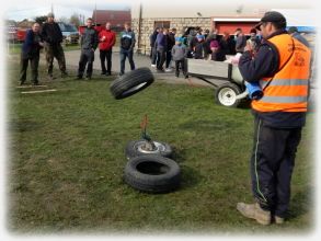 Bohuovsk traktorida 2016  hod pneumatikou na cl