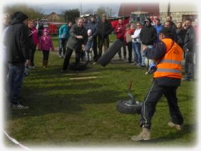 Bohuovsk traktorida 2016  hod pneumatikou na cl